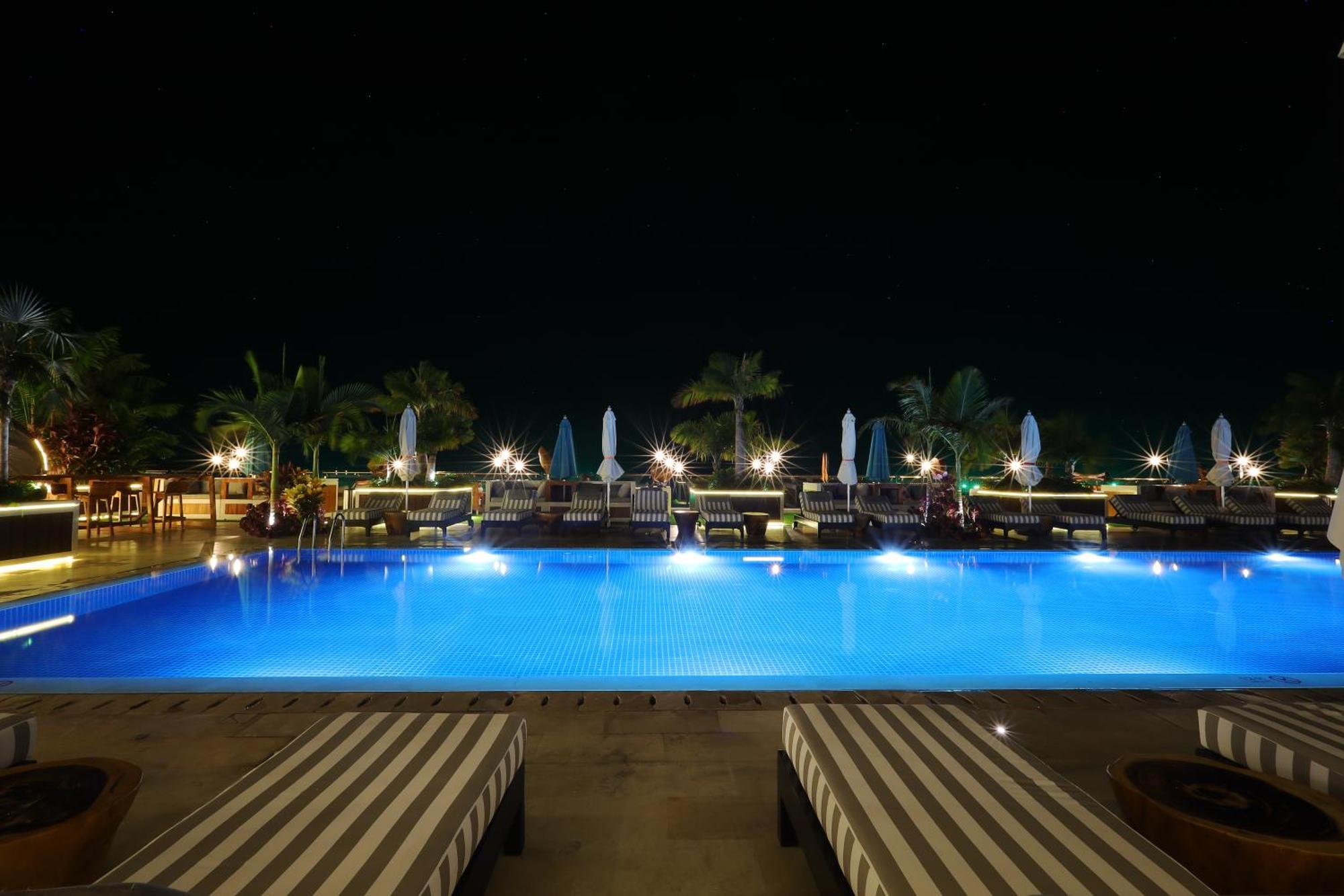 The Riyaz Lavanya Langkawi Pantai Cenang  Exterior foto The pool at night